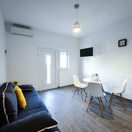 Апартаменти Ab *