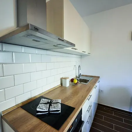 Апартаменти Ab *